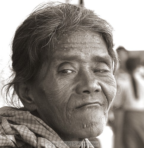 Old woman looking skeptical, Bagan