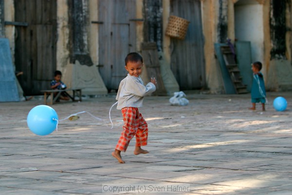 Playing Kid, Anandar Temple, Bagan