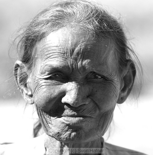 Old woman, Bagan